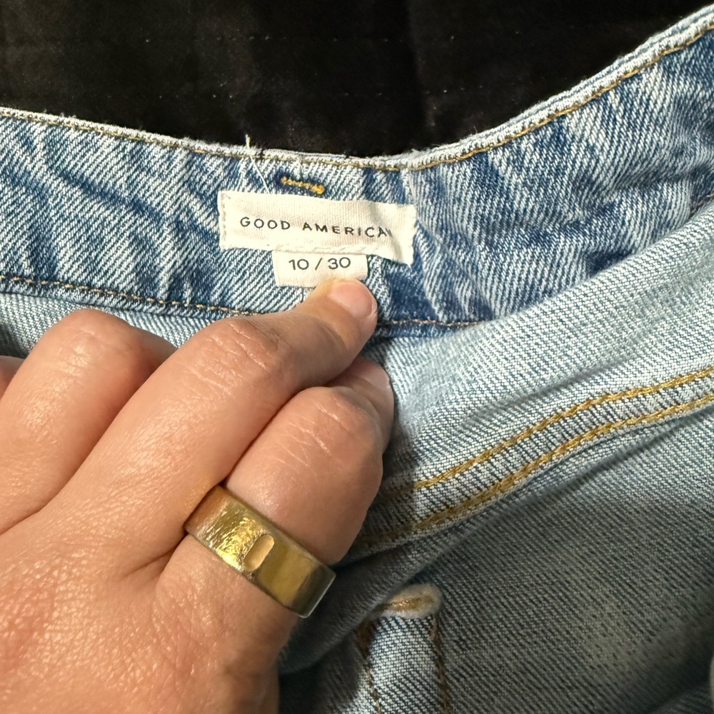 Good American Distressed Straight Leg Jeans Light Wash Size 10 / 30 Raw Hem - Picture 2 of 10